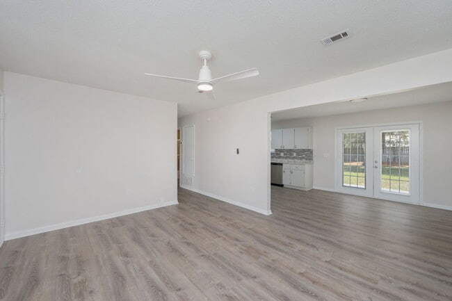 Photo - 126 Camellia Pl