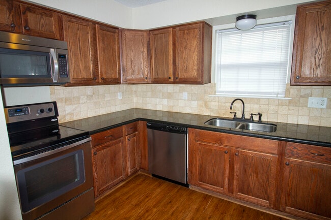Kitchen - 1100 Spring Loop Unidad B