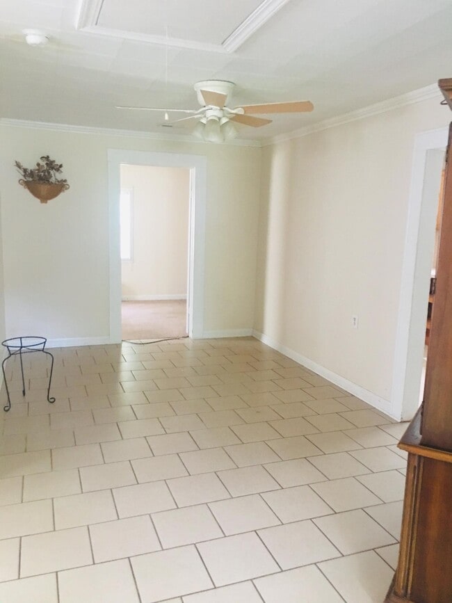 Building Photo - 341 E 13rh st Unit 13th