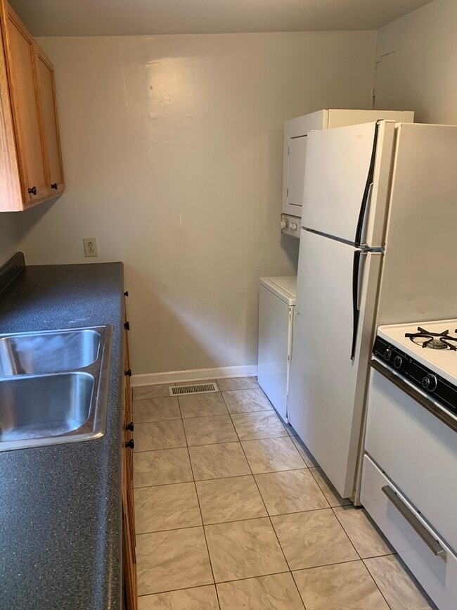 Photo - 329 Oldham Ave