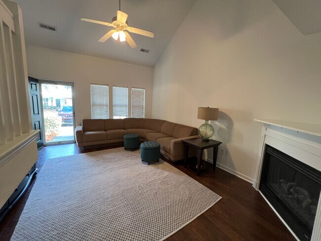 Photo - 2 Bedroom 2.5 Bath Furnished Townhome in Beresford Commons