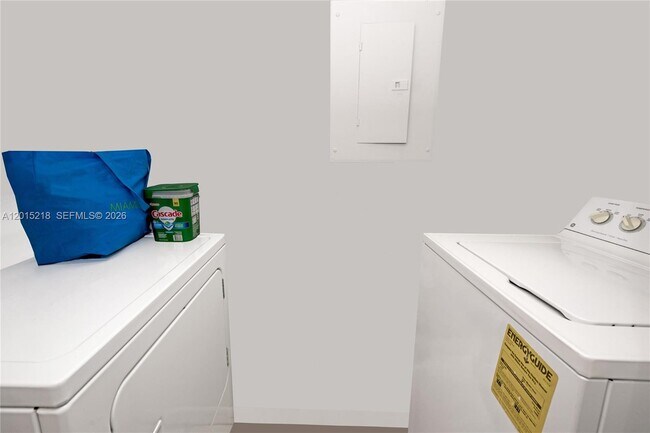 Photo - 19555 E Country Club Dr Unit 8408