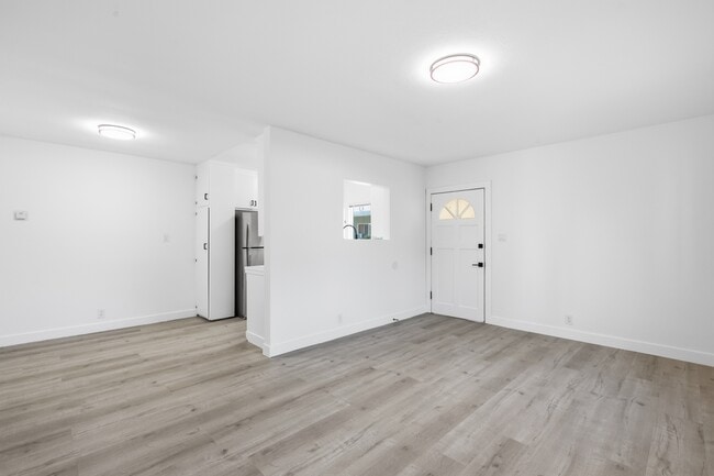 Photo - 6860-6870 Hazeltine Ave