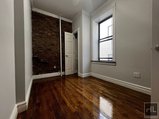 Photo - East 13th Street Unidad 31