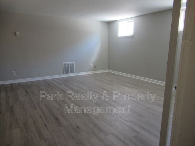 Photo - 2718 Ames St