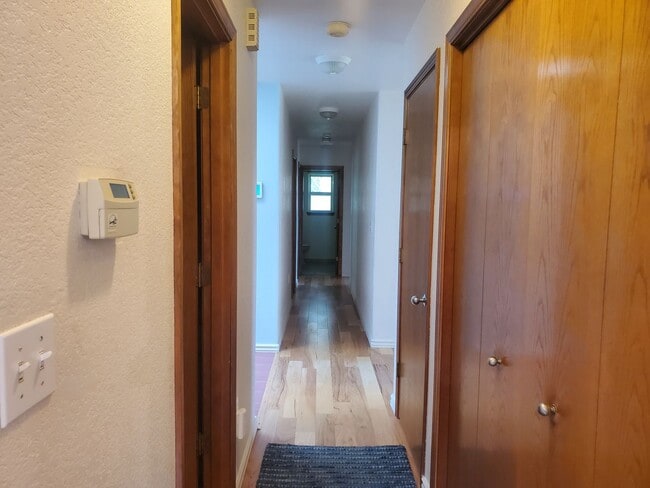 Photo - Beautiful home over the Hammersley Inlet