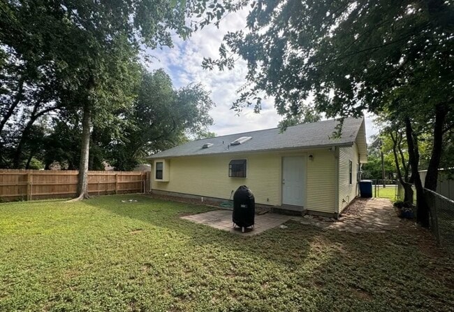 Photo - 1291 Edgewater Falls