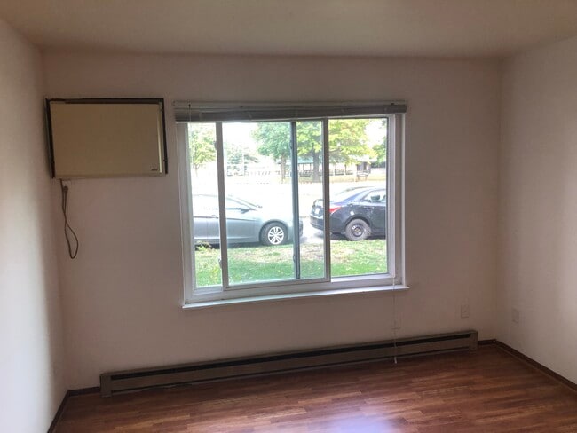 Living room - Park Meadow Apartments Unit 3