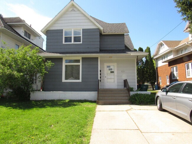 Photo - Spacious 2-Bed, 1-Bath Apartment Near Downtown! Unit A824-01