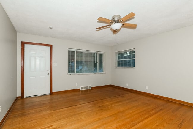 Photo - 112 Goodridge Dr