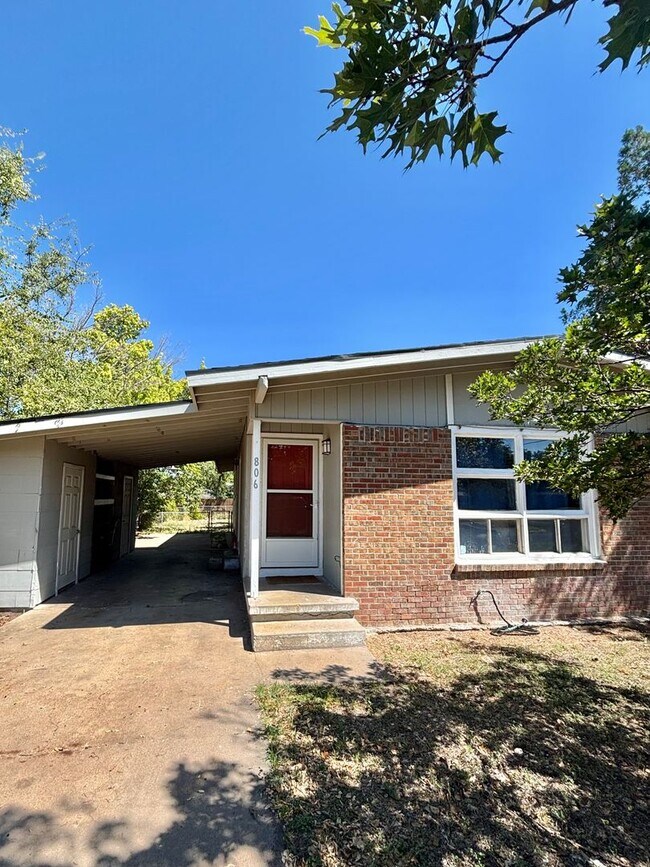 Photo - NOW AVAILABLE - 3 Bedroom home!