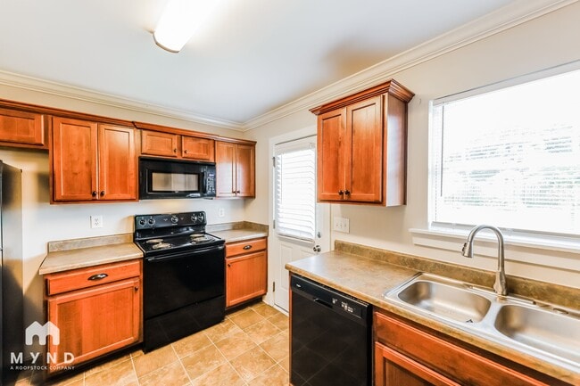 Photo - 196 Rossburg Dr