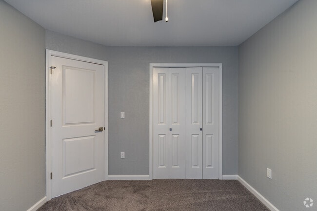2BR, 2BA - 1,017SF