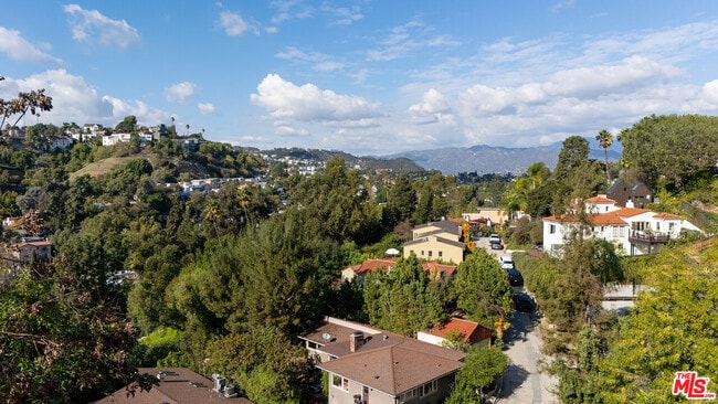 Photo - 3255 Fernwood Ave