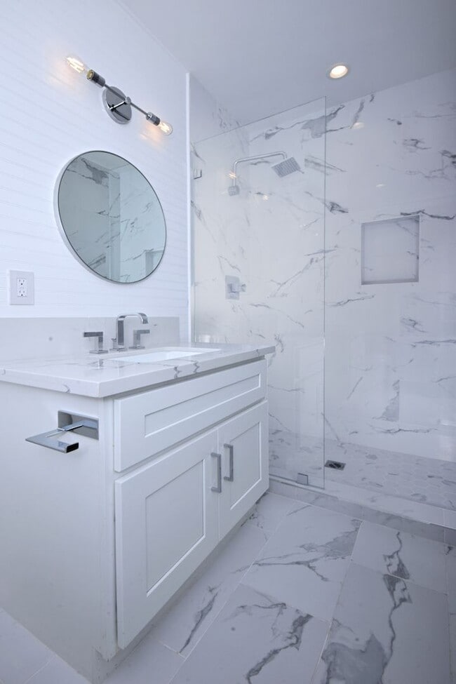 Photo - A Santa Monica Sanctuary: 834 Fourth Street