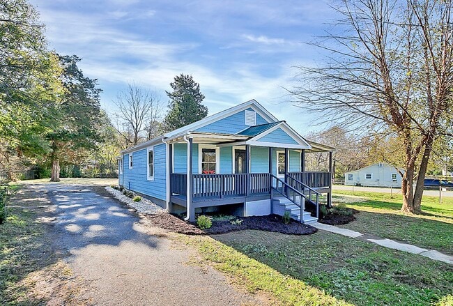 Photo - 209 Fairdale St