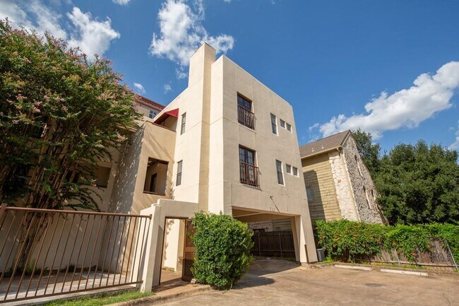 Building Photo - 712 Graham Pl Unit 305 Rental