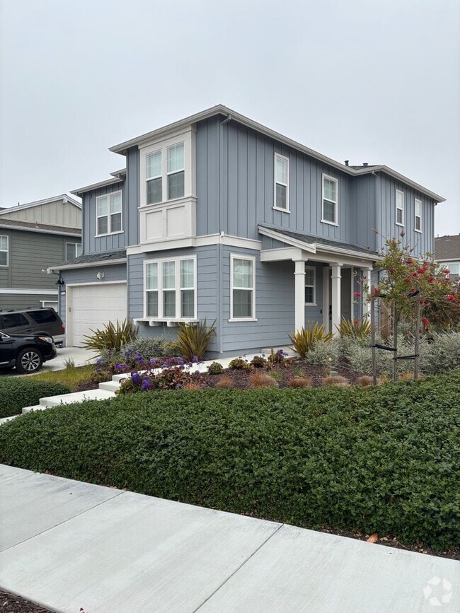 Building Photo - 4 Bedroom Home in the Dunes, Avaliable Aug...