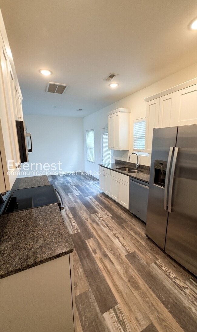 Photo - 804 Jost St