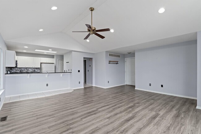 Photo - 512 W 12 Mile Rd Unit Apt 2