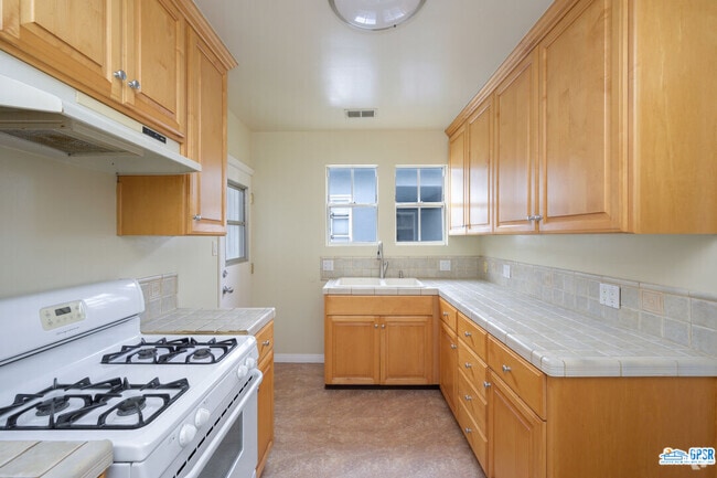 Building Photo - 9425 W Olympic Blvd Rental