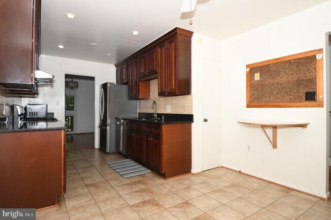 Photo - 8147 Inverness Ridge Rd