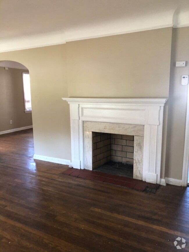 Building Photo - SECTION 8 WELCOME – Cozy & Updated 3-Bedroom! Rental