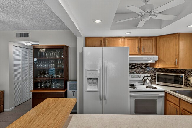 Photo - 125 Newport I