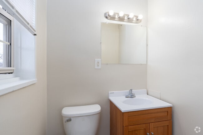 2BR, 1.5BA - 1,050SF