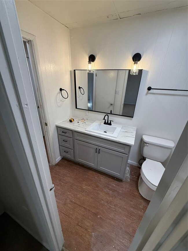 Photo - 2103 Dixie Ln