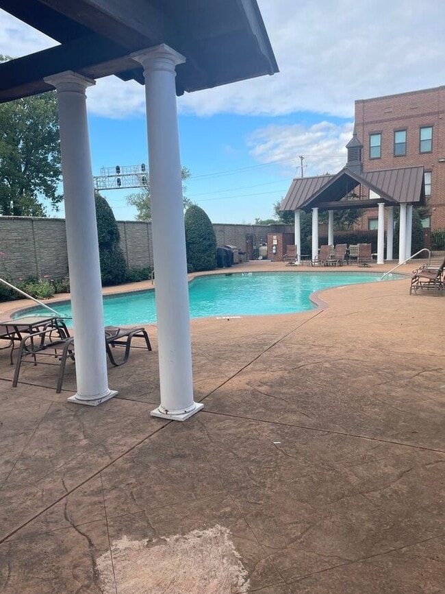 Photo - Studio w/ In-Unit Laundry near Tom Lee Park