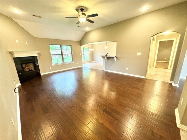 Photo - 430 Carlson St