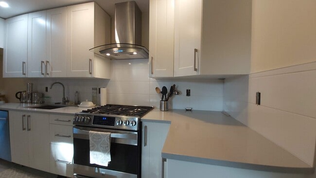 Cuisine - 4110 San Mateo Pl