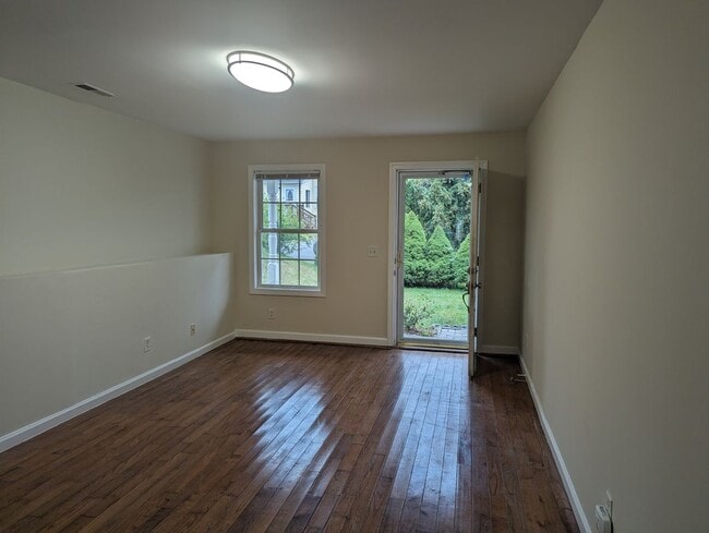 Photo - 33 Hallock St