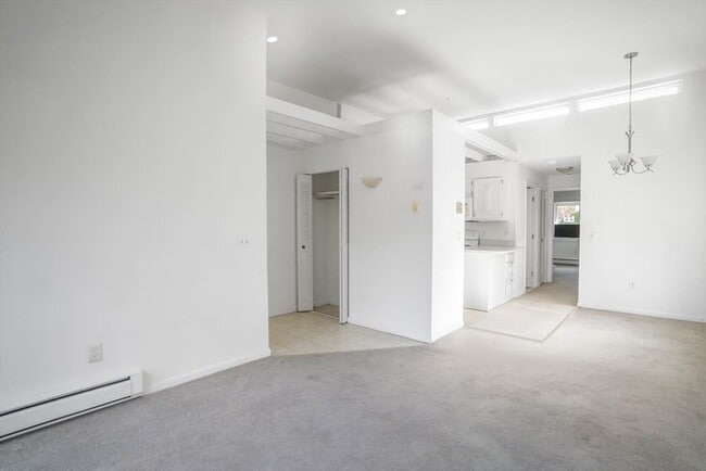 Photo - 24 Presidential Dr