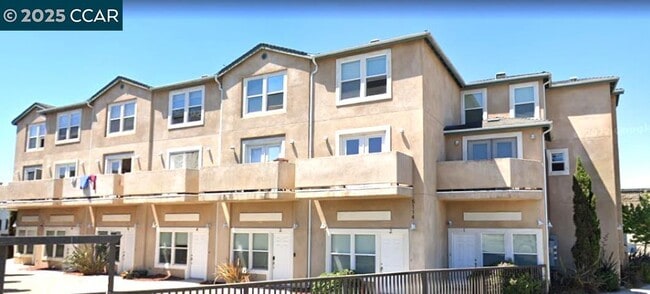 Building Photo - 5114 6th St Unit 6