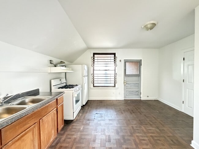 Photo - 1609 N McVicker Ave Unit 2HC
