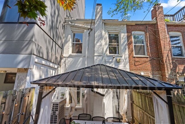 Photo - 219 Parker St NE House