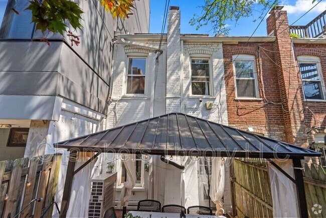 Building Photo - 219 Parker St NE Rental