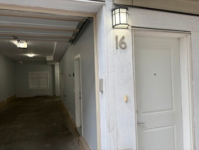 Building Photo - 1308 Rutland Rd N