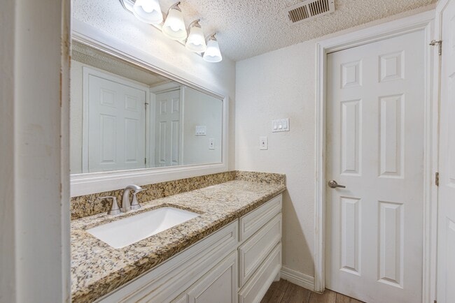 Building Photo - 10822 Kirktown Dr