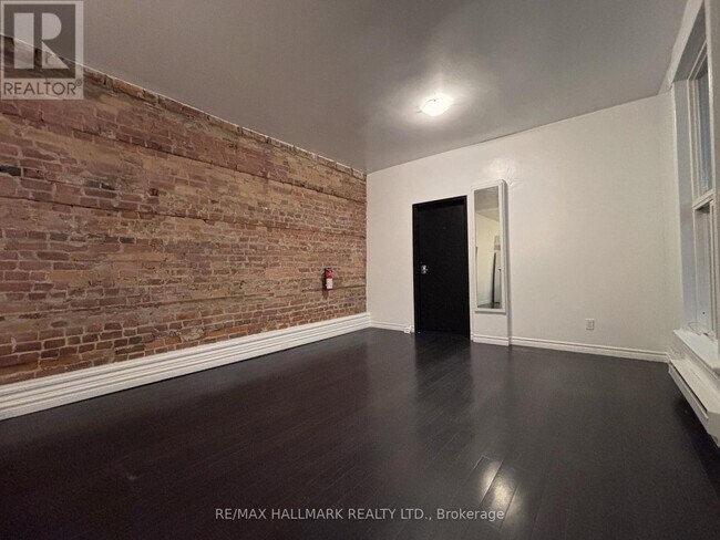 Photo - 122 Baldwin St