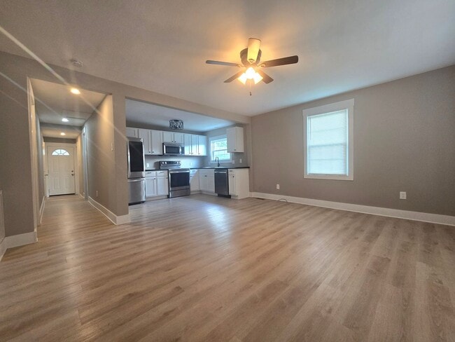 Photo - Adorable, remodeled 3br/2ba house close to...