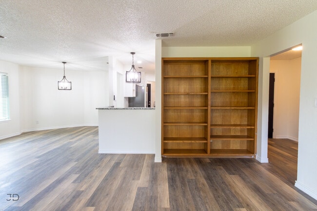 Photo - 1214 Sycamore Dr
