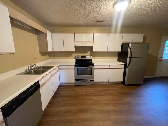 Photo - 1700-17 Lone Oak Road