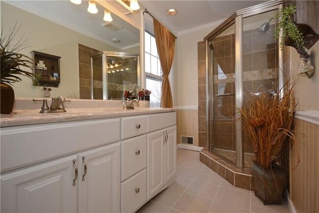 Photo - 2112 Saranac Ave