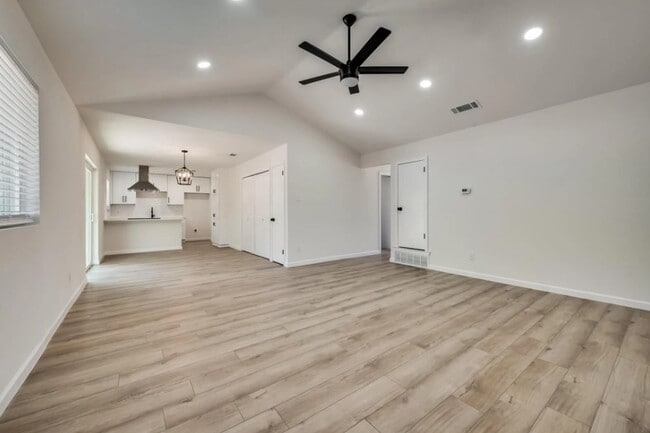 Photo - 1004 Darnell Ave