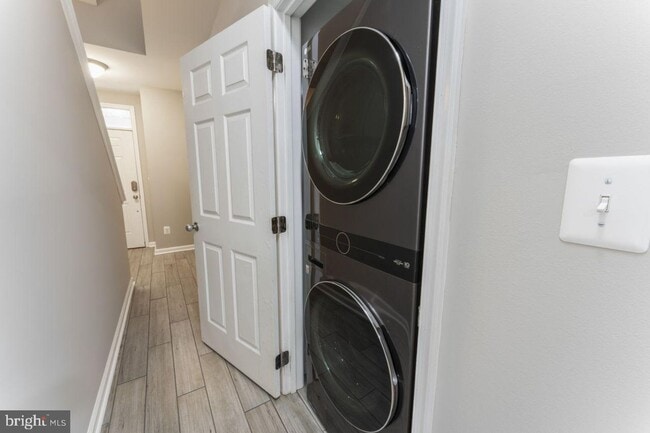 Photo - Amazing 3 bedroom/3.5 bathroom Townhouse