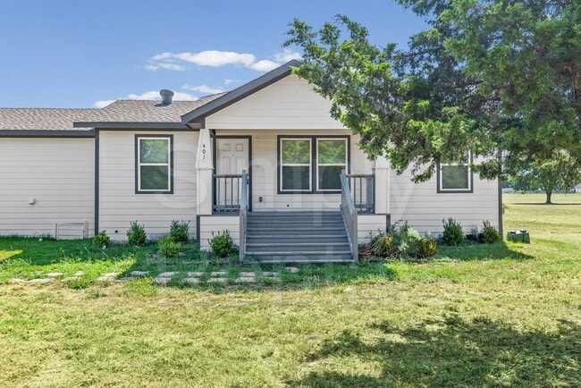 Photo - 401 Mcilrath Rd