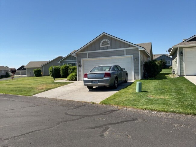 Photo - 142 Berkshire Ln